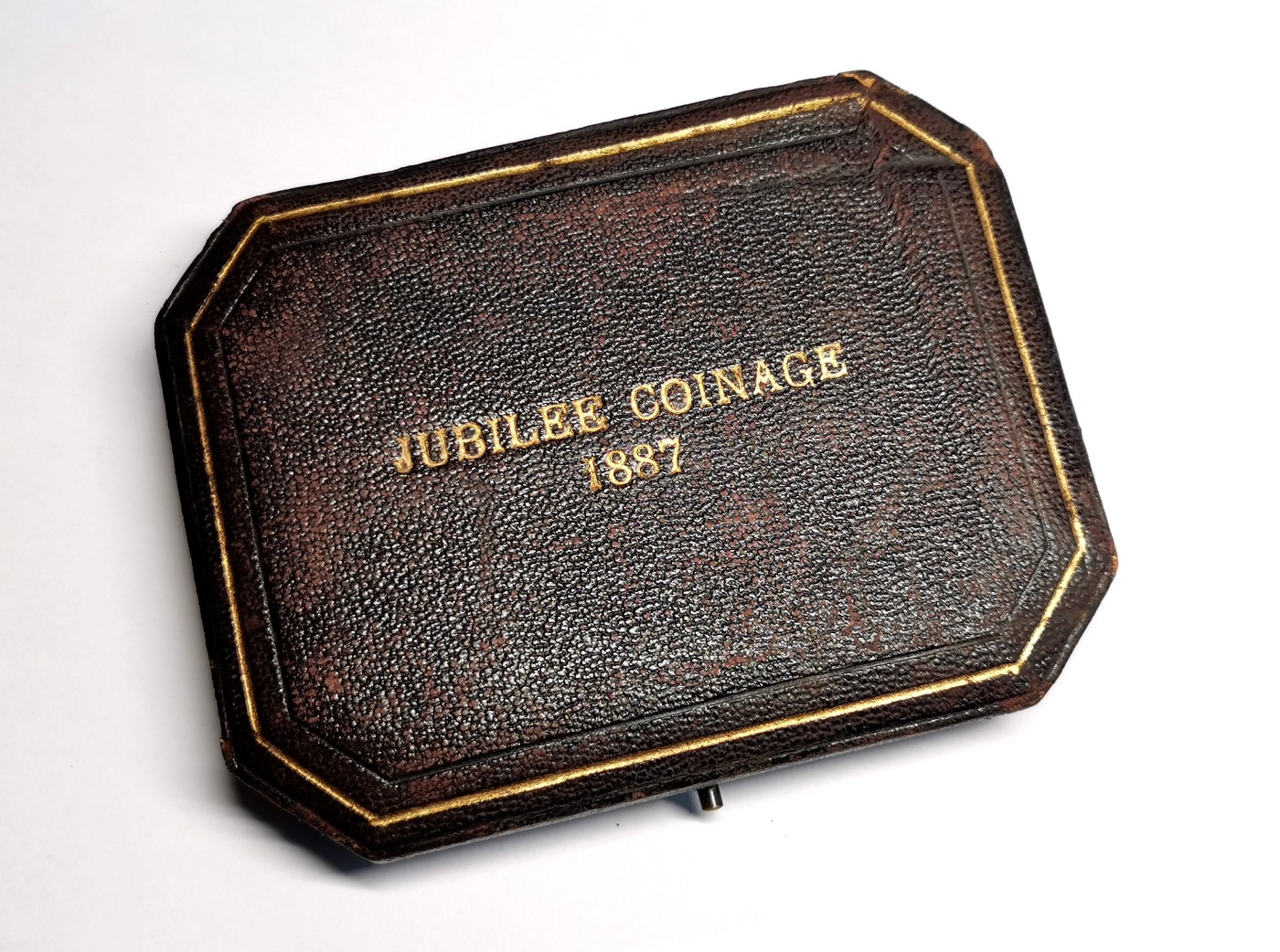凡希社世界钱币微拍第二百六十二期 1887英国老维高冠加冕纪念流通版七枚套AU-UNC附皮质绒盒！