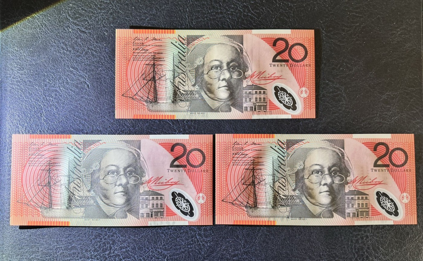 收藏联盟Quantum Auction 第329期拍卖  澳大利亚2008年20元三张 品相全新UNC 早期年份 “皇家飞行医生服务”组织创始人 牧师 约翰.弗林