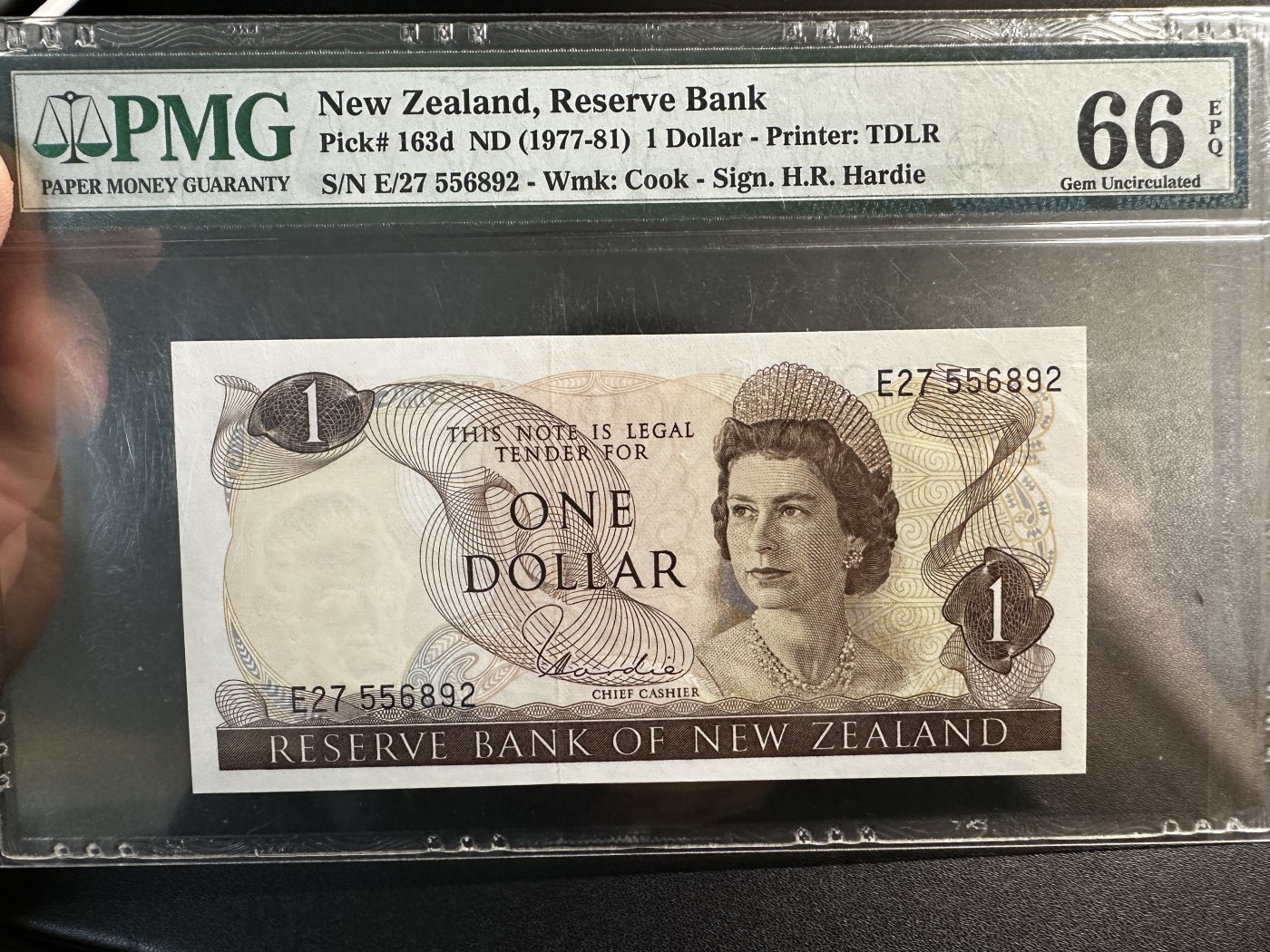 《外钞收藏家》第三百四十六期 1977-81年新西兰1刀 PMG66