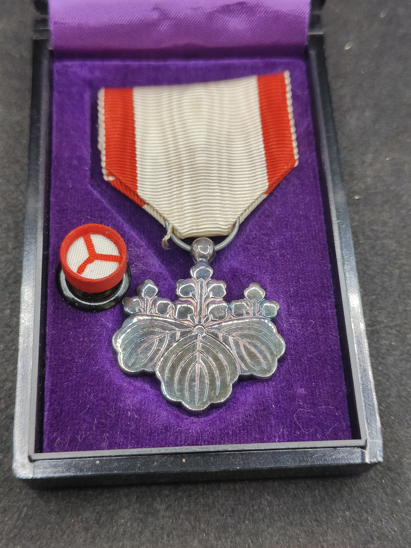 全场0元起拍 第138期 咸鱼国勋章拍卖专场 3月13日（周三）下午6：00开始 日本战后八等白叶章银制带盒略