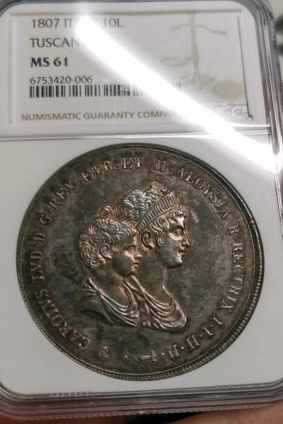 凡希社世界钱币微拍第二百六十二期 荐！1807托斯卡纳玛利亚路易莎母与子10里拉大银NGC-MS61 佛罗伦萨标准成色简写FLOR，一年型，香槟金五彩，包浆油润，绝色美物，值得高阶藏家入手！