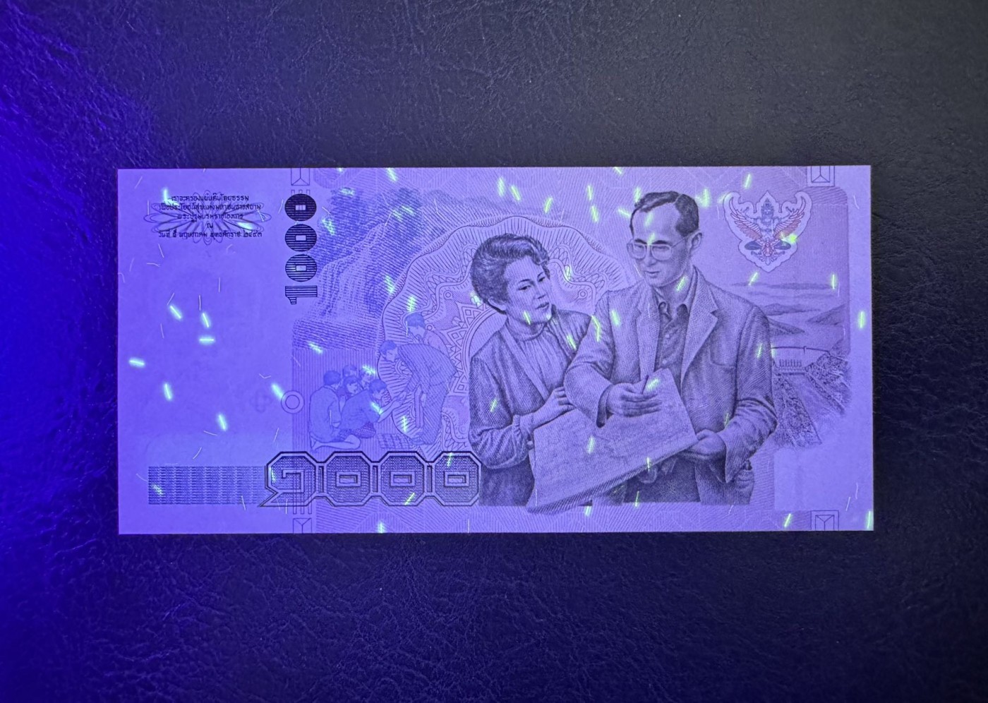收藏联盟Quantum Auction 第329期拍卖  泰国1992年1000泰铢首发1A冠 品相UNC 边缘有瑕疵 细节如图