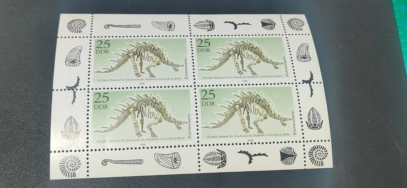 德国邮票，全场小版票  、小全张 德国邮票小版票一张，1990年 德国洪堡大学自然博物馆恐龙化石小版票，品相如图