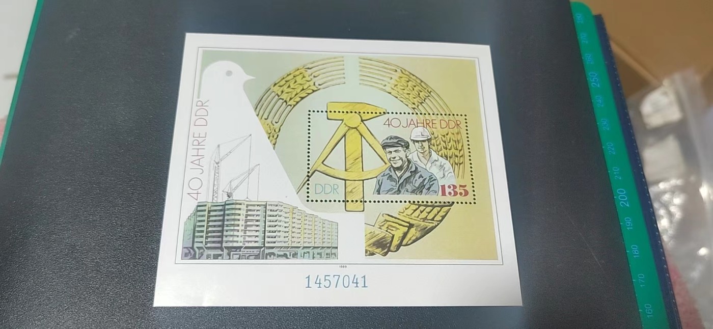 德国邮票，全场小版票  、小全张 德国邮票小型张一张，1989年发行，民主德国共和国40周年小型张，品相如图