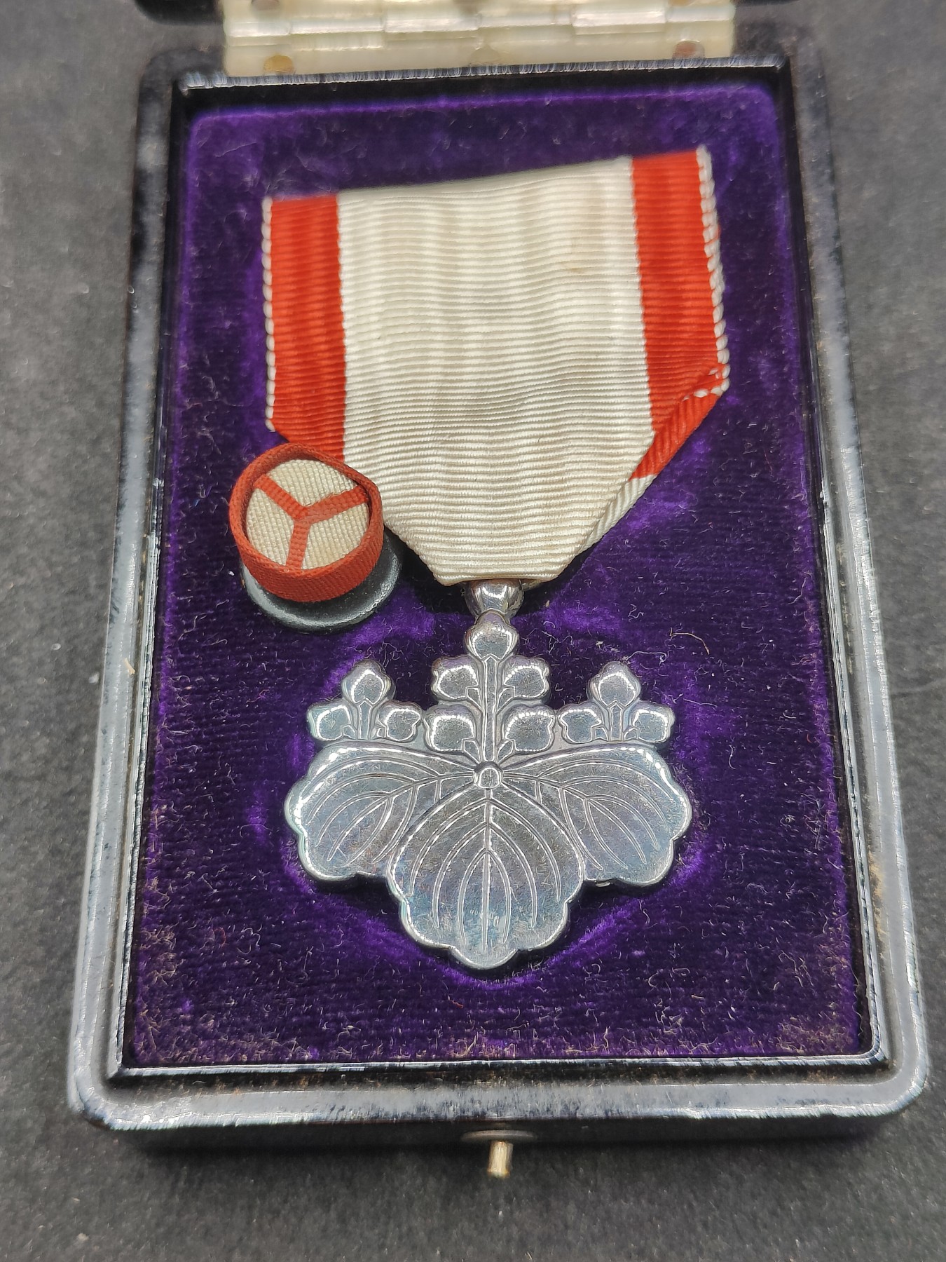 全场0元起拍 第138期 咸鱼国勋章拍卖专场 3月13日（周三）下午6：00开始 日本战时 八等白叶章银制带盒略