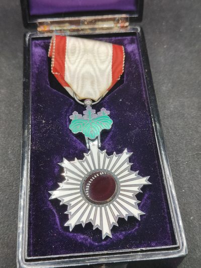 全场0元起拍 第138期 咸鱼国勋章拍卖专场 3月13日（周三）下午6：00开始 - 美品日本六等旭日章银制带盒