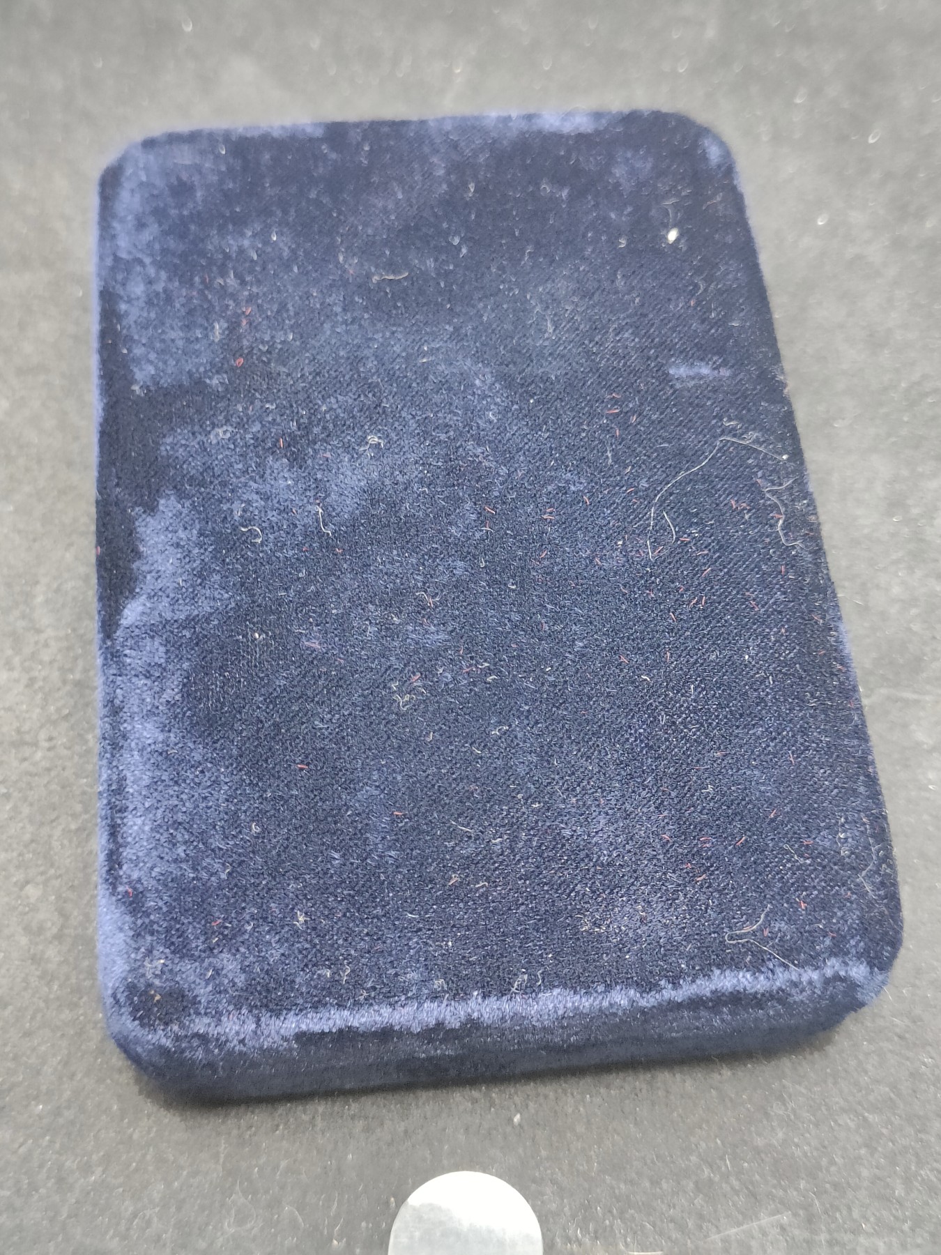 全场0元起拍 第138期 咸鱼国勋章拍卖专场 3月13日（周三）下午6：00开始 朝总联版烫金国徽盒三级国旗勋章带略