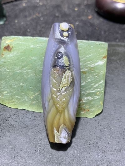 精美亚光高玉化巴西玛瑙手工俏色巧雕富贵有鱼吊坠（把件）一个 - 精美亚光高玉化巴西玛瑙手工俏色巧雕富贵有鱼吊坠（把件）一个