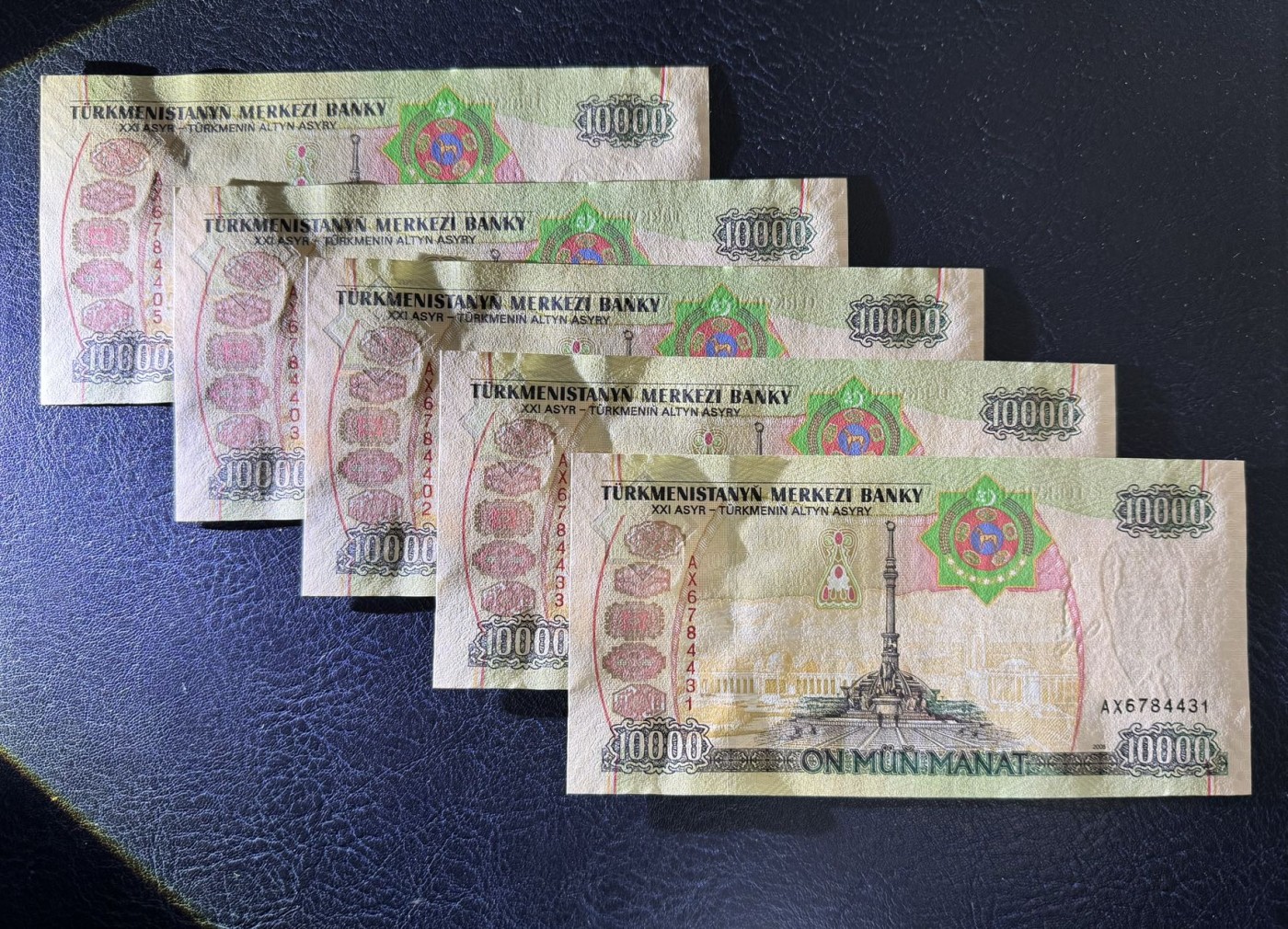 收藏联盟Quantum Auction 第329期拍卖  土库曼斯坦2005年10000马纳特5枚 品相UNC 