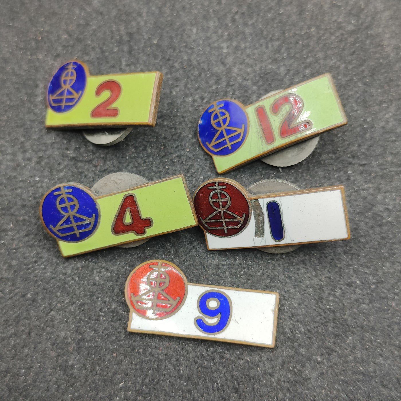 全场0元起拍 第138期 咸鱼国勋章拍卖专场 3月13日（周三）下午6：00开始 日本珐琅徽章一组