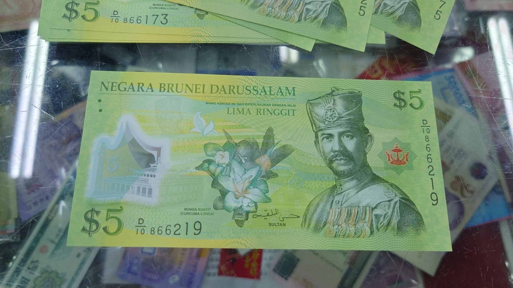 【世界钱币】精选微拍第95期暨2024年第六期 评级币裸钞场 2011年文莱5林吉特 全新绝品无47尾号219