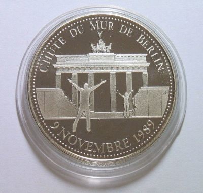 德国1989年11月9日 拆除柏林墙高浮雕精制大镀银章 40MM - 德国1989年11月9日 拆除柏林墙高浮雕精制大镀银章 40MM