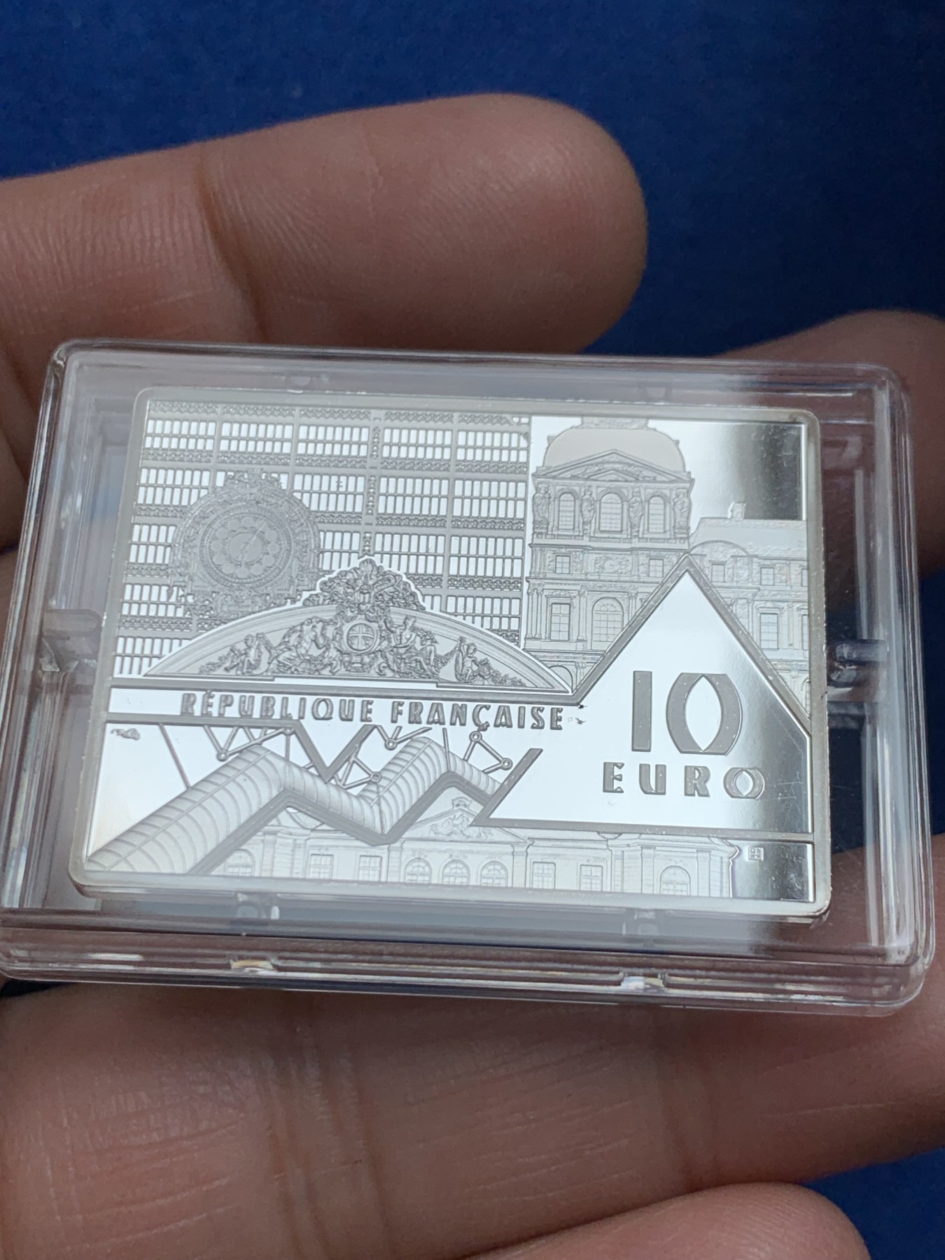 《竞宝斋》第245场-周日，周一 ，周二3场连拍 (全场包邮) 法国2021年发行印象派大师达利《记忆的永恒》-10欧精制币（限量3000枚，市价600元+） 礼盒装带证书 22.2克 38*29mm 900银