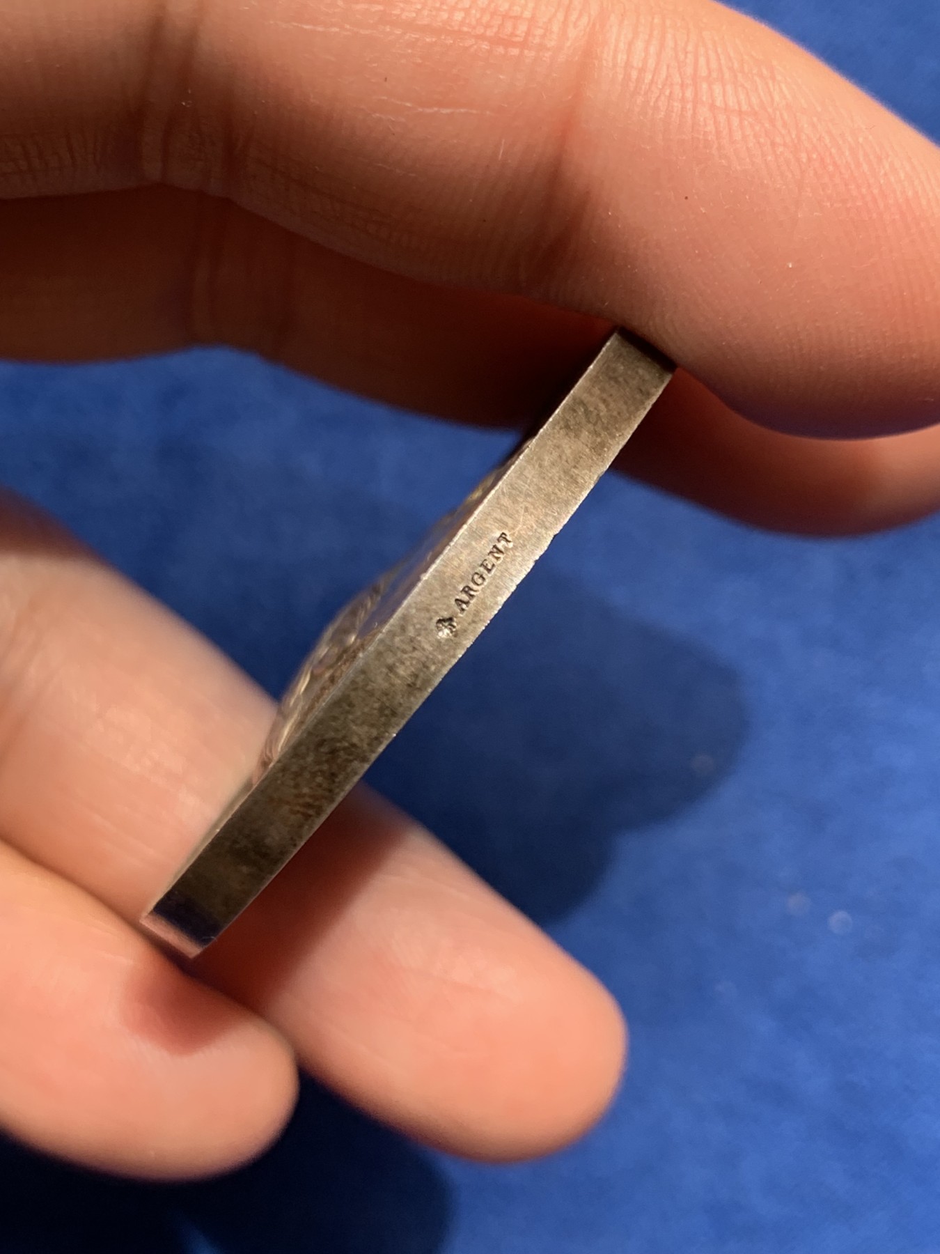 《竞宝斋》第245场-周日，周一 ，周二3场连拍 (全场包邮) 1868年拿破仑三世银章 直径41.3mm 重量38.3克 品相好 外盒保存不错