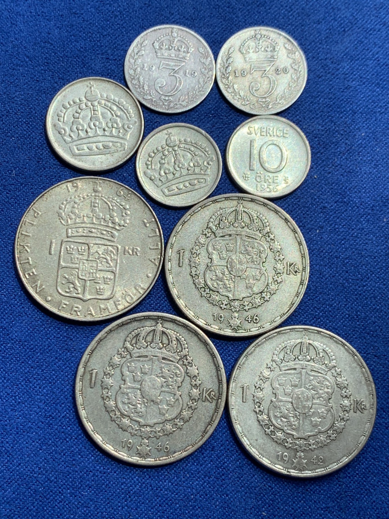 《竞宝斋》第245场-周日，周一 ，周二3场连拍 (全场包邮) 9枚一组瑞典不同年份1KR银币四枚、25欧尔一枚、10欧尔两枚、英国3便士小银币两枚。