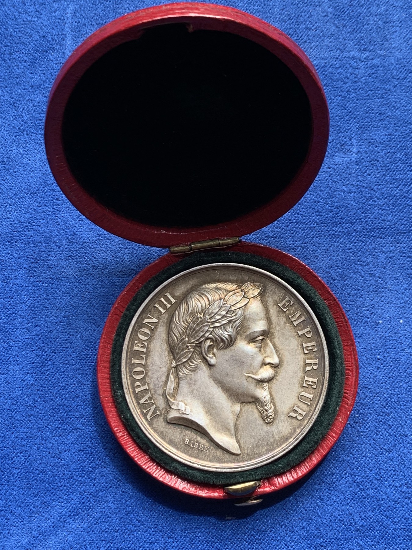 《竞宝斋》第245场-周日，周一 ，周二3场连拍 (全场包邮) 1868年拿破仑三世银章 直径41.3mm 重量38.3克 品相好 外盒保存不错