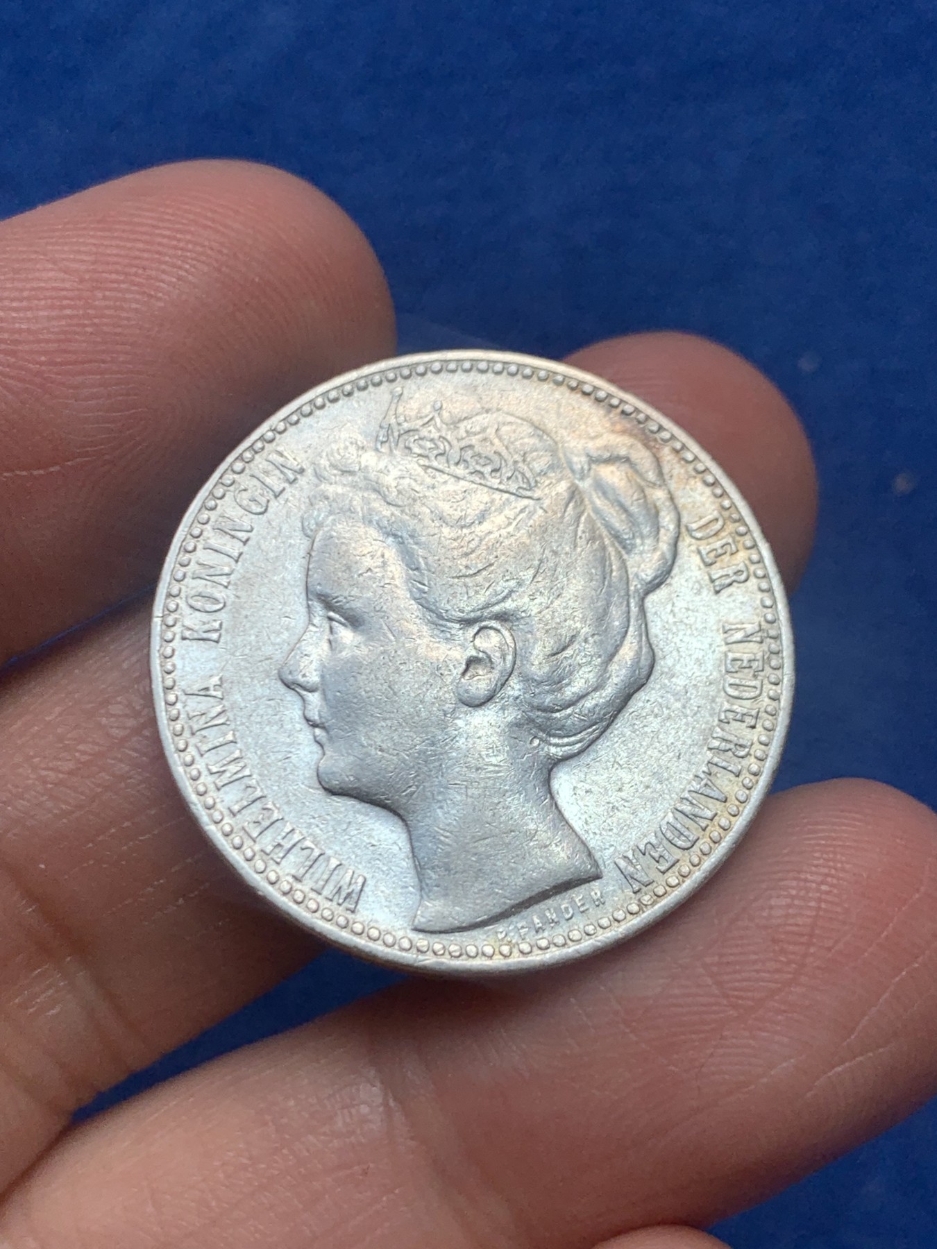 《竞宝斋》第245场-周日，周一 ，周二3场连拍 (全场包邮) 荷兰1901年威廉明娜年轻头像1盾银币 少见年份