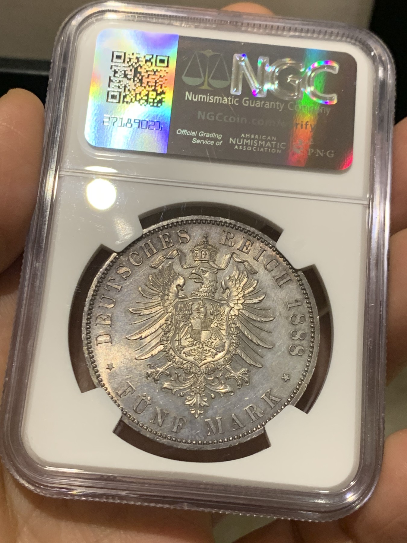 《竞宝斋》第245场-周日，周一 ，周二3场连拍 (全场包邮) 亚军分 NGC-MS64 德国普鲁士1888三皇之年威廉二世短翅5马克大银币，德系马克名誉品，紫罗兰包浆 底板丝滑 高细节 难得品质