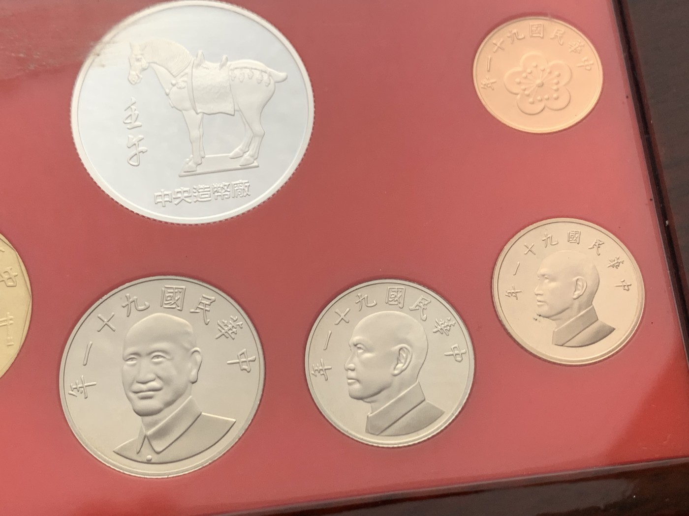 《竞宝斋》第245场-周日，周一 ，周二3场连拍 (全场包邮) 台湾省民国九十一年第一轮马年精致套币含二分之一盎司大银章 少见生肖