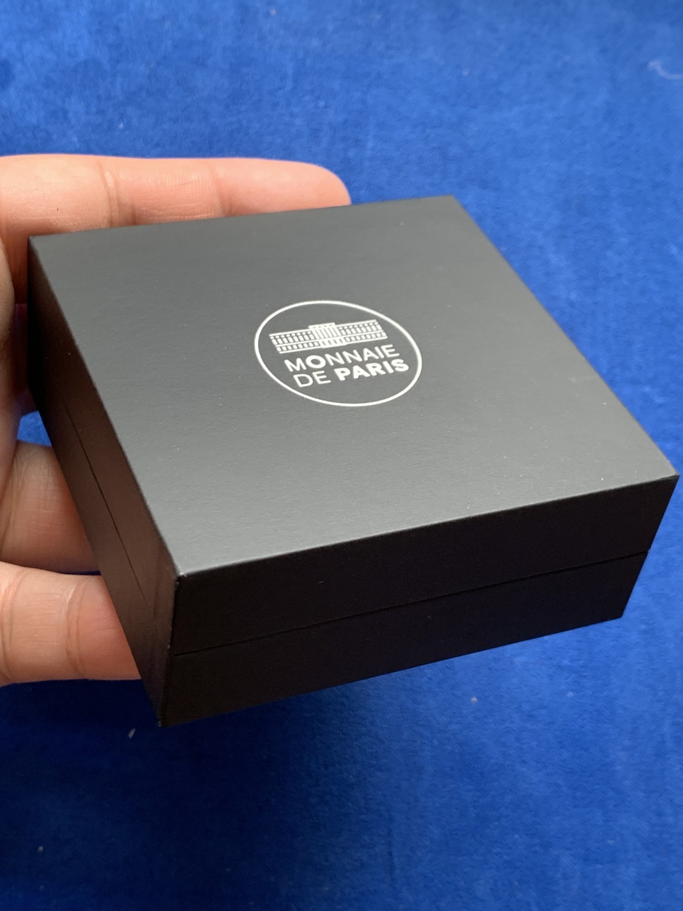 《竞宝斋》第245场-周日，周一 ，周二3场连拍 (全场包邮) 法国2021年发行印象派大师达利《记忆的永恒》-10欧精制币（限量3000枚，市价600元+） 礼盒装带证书 22.2克 38*29mm 900银