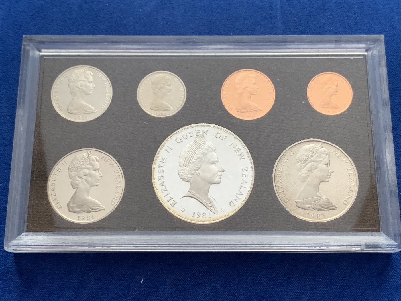 《竞宝斋》第245场-周日，周一 ，周二3场连拍 (全场包邮) 新西兰1981年流通硬币proof set硬塑套装 含一枚大银币 稀见