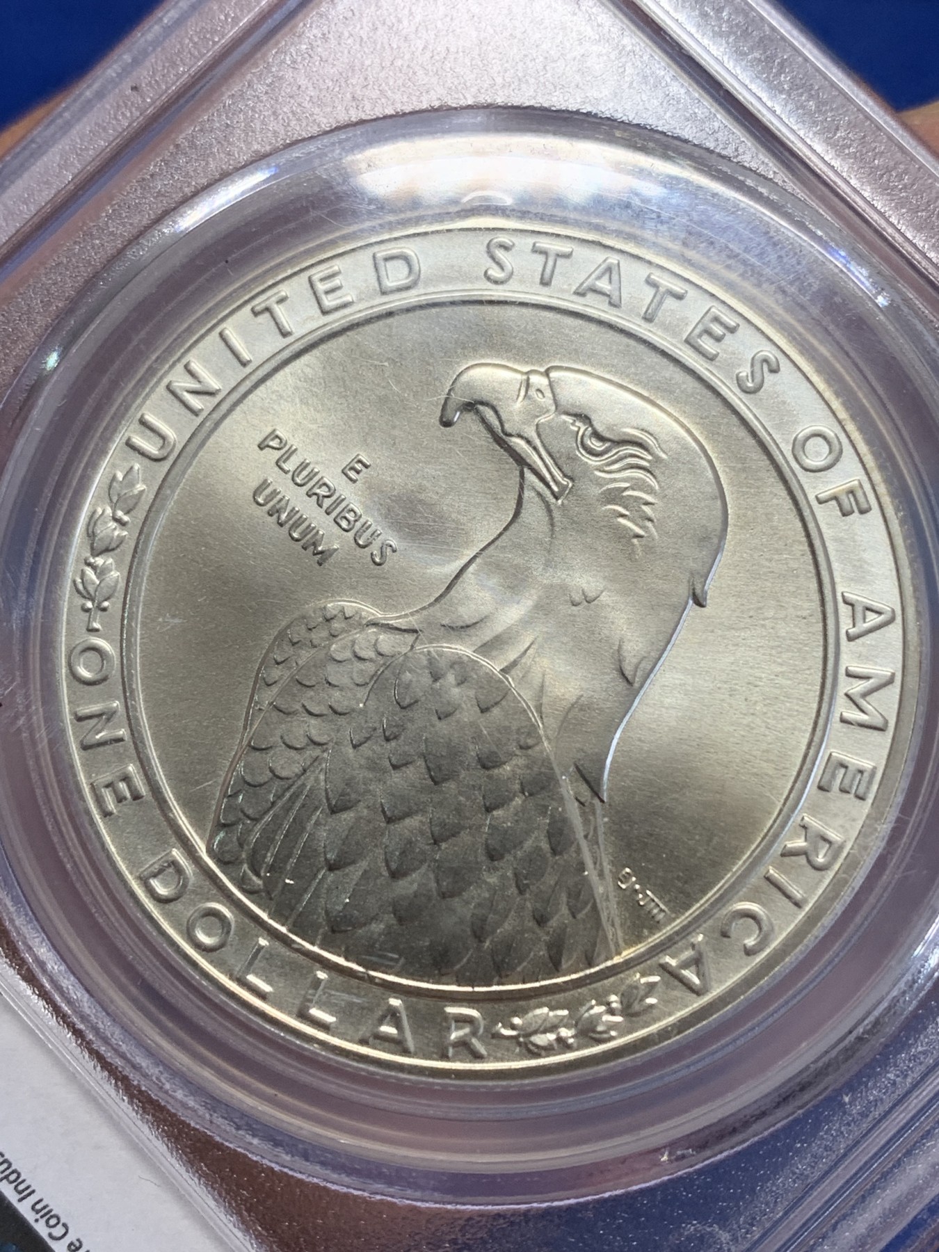 《竞宝斋》第245场-周日，周一 ，周二3场连拍 (全场包邮) PCGS-MS69 美国1983年S版洛杉矶奥运会掷铁饼/雄鹰1美元纪念银币，磨砂普制版，状态极佳，PC早期老盒严评无官网图，更高评级数量才67枚。