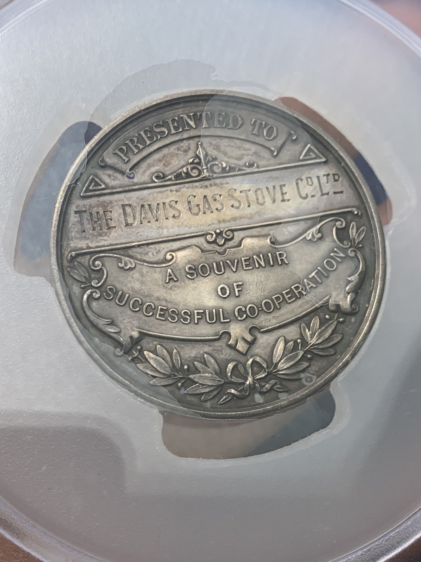 《竞宝斋》第245场-周日，周一 ，周二3场连拍 (全场包邮) PCGS-SP62 英国 1904年 燃气公司 高浮雕 大银章 45MM 唯一冠军分 欧洲包浆 非常漂亮