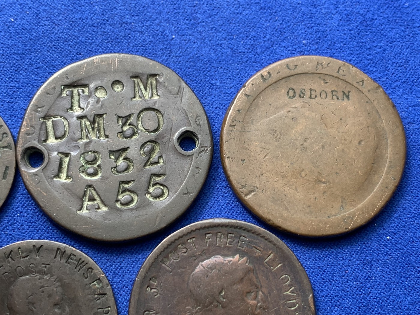 《竞宝斋》第245场-周日，周一 ，周二3场连拍 (全场包邮) 5枚一组 英国18-19世纪加盖代用币，都加盖在乔三1便士和半便士上（其中两枚币胚为车轮1便士），历史的见证，很有趣的一组