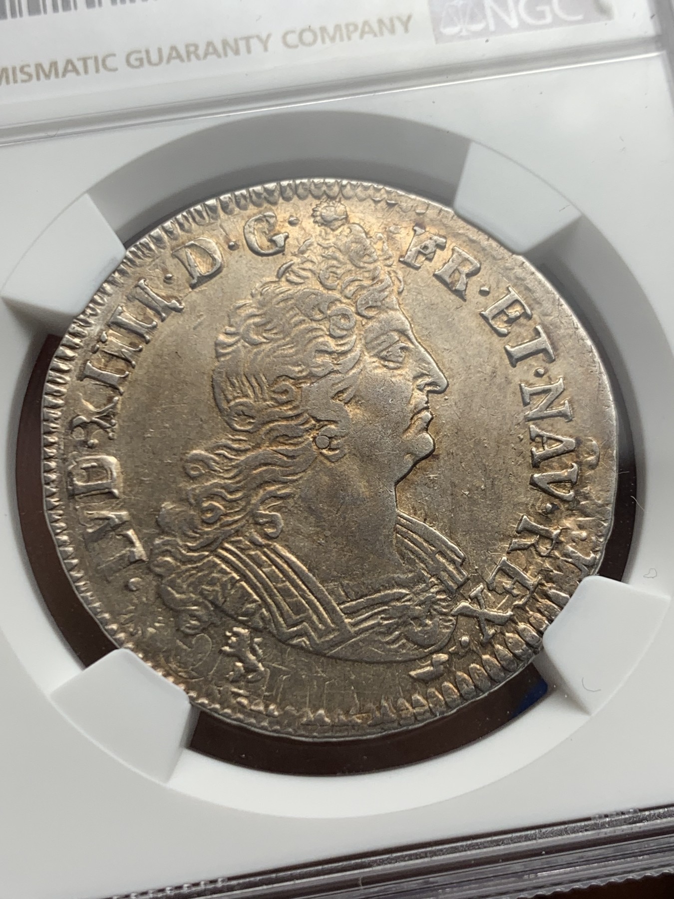 《竞宝斋》第245场-周日，周一 ，周二3场连拍 (全场包邮) 亚军分 NGC AU55 法国 1704(9) 路易十四 太阳王 半埃居银币 淡彩包浆全深打