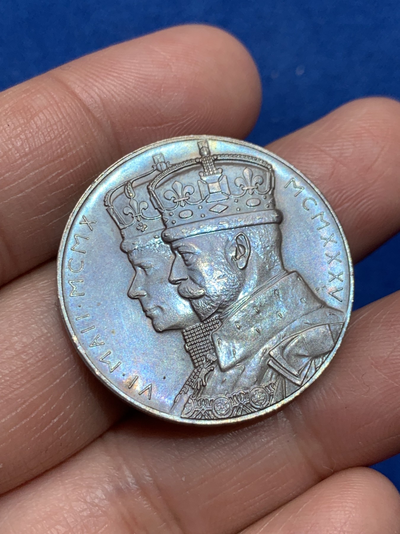 《竞宝斋》第245场-周日，周一 ，周二3场连拍 (全场包邮) 英国 1935年 乔治五世登基纪念银章 15.5g 31.8mm