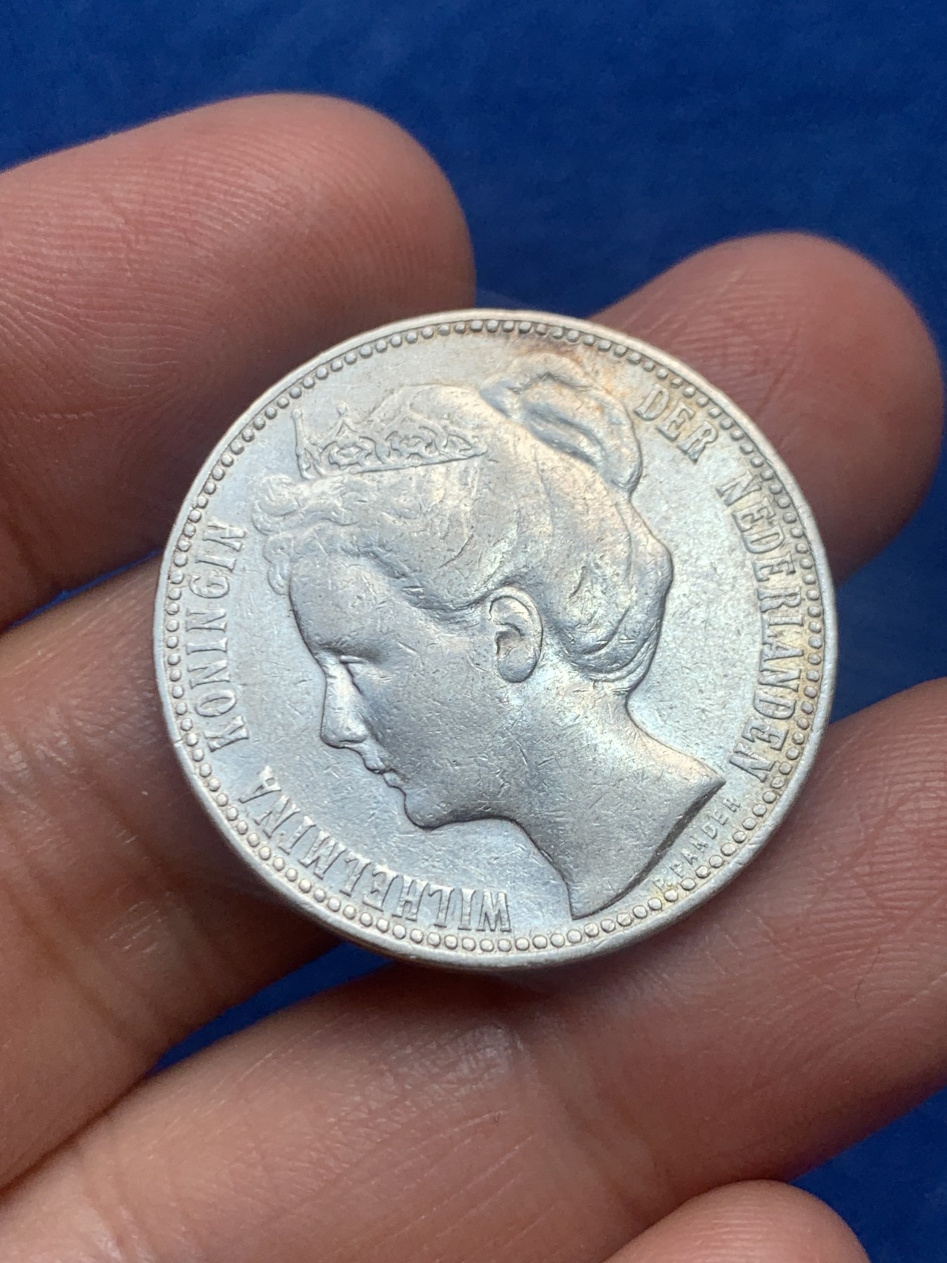 《竞宝斋》第245场-周日，周一 ，周二3场连拍 (全场包邮) 荷兰1901年威廉明娜年轻头像1盾银币 少见年份