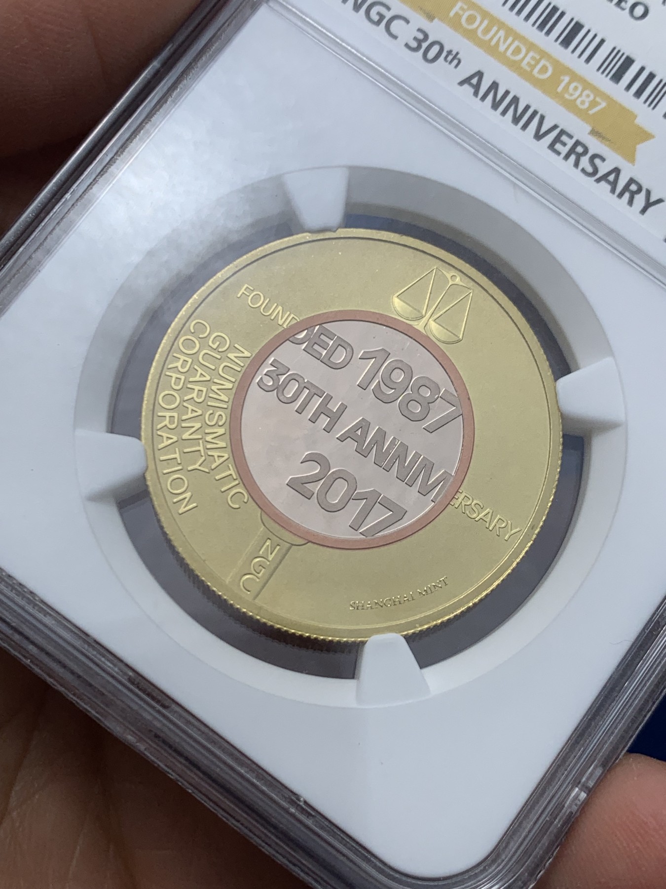 《竞宝斋》第245场-周日，周一 ，周二3场连拍 (全场包邮) NGC PF70UC 中国1987-2017NGC三十周年纪念章 背面分别是上海、香港、慕尼黑三地的景观