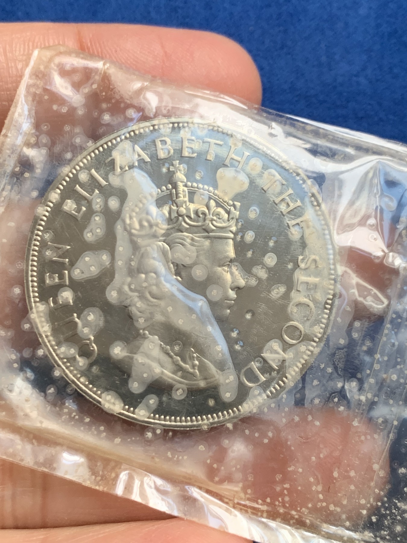 《竞宝斋》第245场-周日，周一 ，周二3场连拍 (全场包邮) 英属泽西 1966年 伊丽莎白二世精制套币 2枚5先令一套 官方原盒 白点是塑料膜上的氧化 币保存的很好