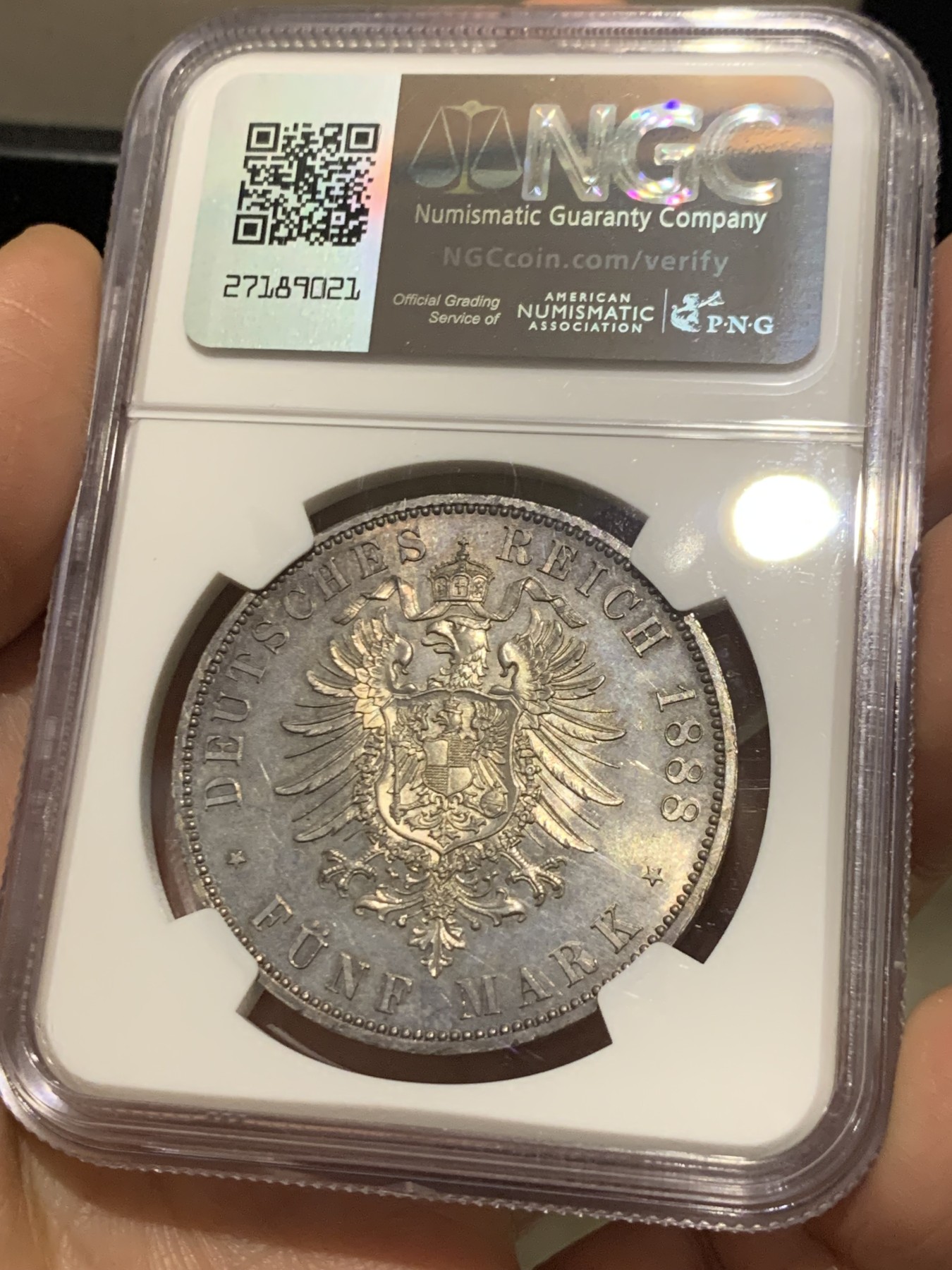 《竞宝斋》第245场-周日，周一 ，周二3场连拍 (全场包邮) 亚军分 NGC-MS64 德国普鲁士1888三皇之年威廉二世短翅5马克大银币，德系马克名誉品，紫罗兰包浆 底板丝滑 高细节 难得品质