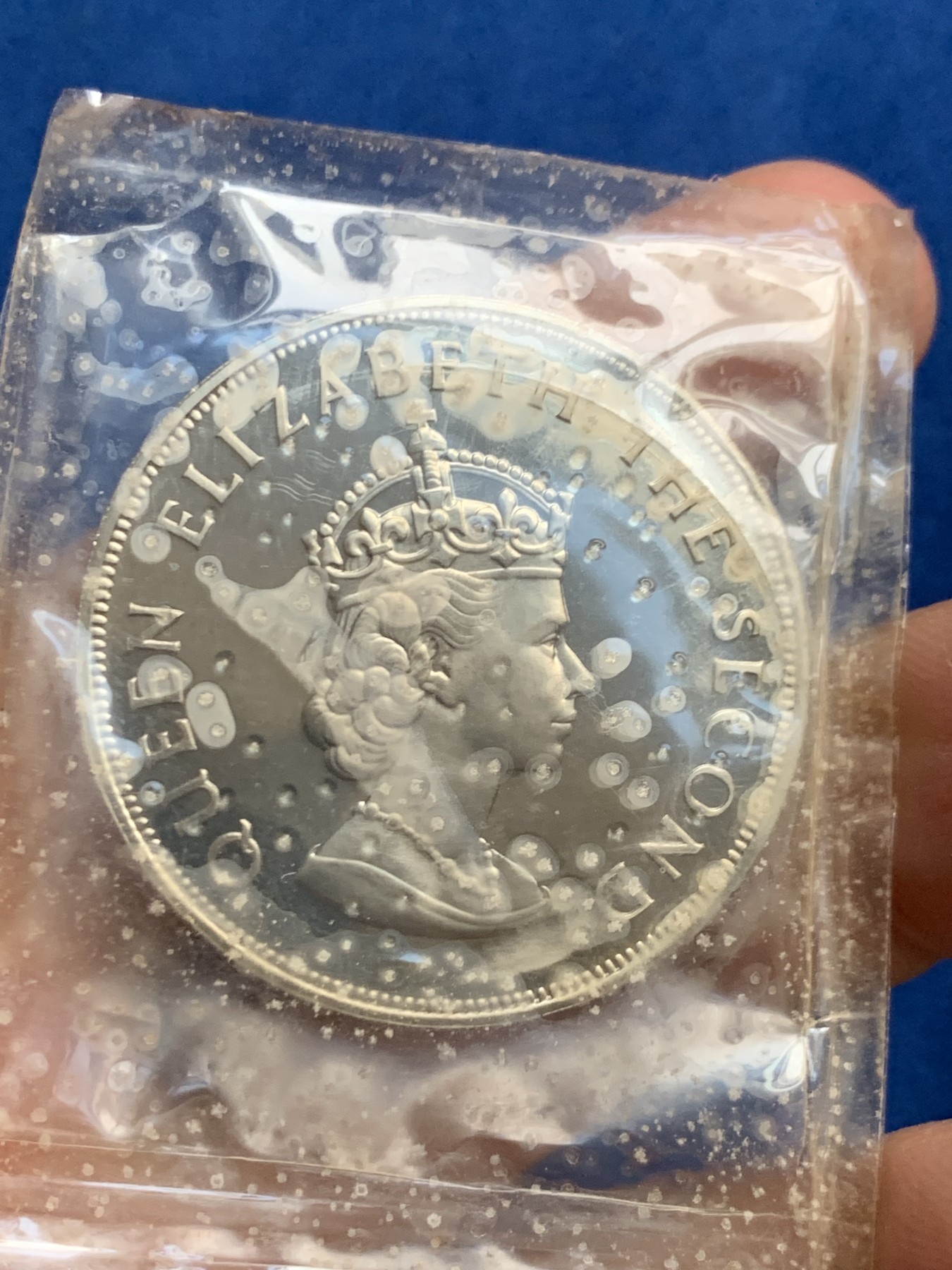 《竞宝斋》第245场-周日，周一 ，周二3场连拍 (全场包邮) 英属泽西 1966年 伊丽莎白二世精制套币 2枚5先令一套 官方原盒 白点是塑料膜上的氧化 币保存的很好