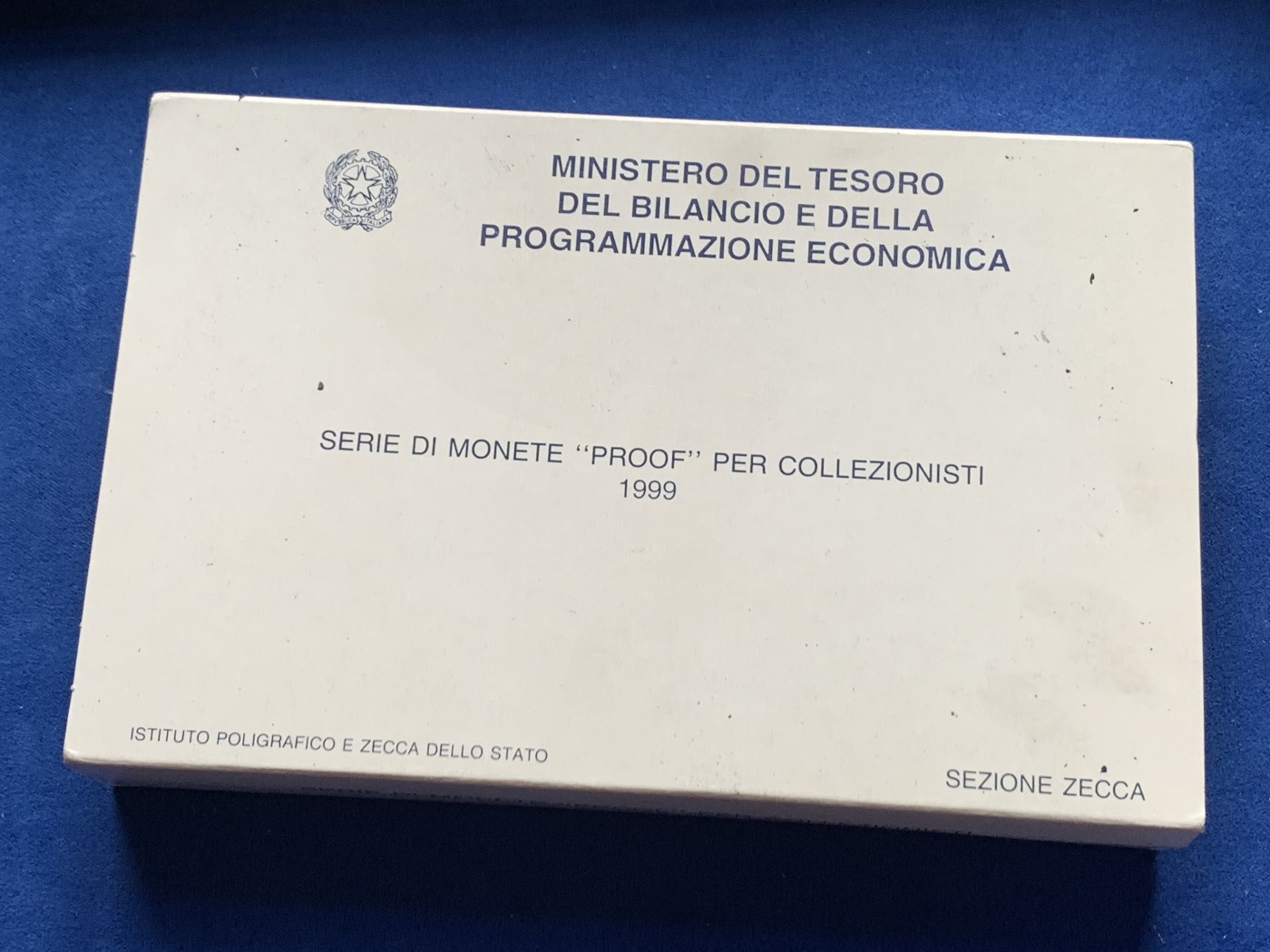 《竞宝斋》第245场-周日，周一 ，周二3场连拍 (全场包邮) 意大利1999年精制套币，阿尔菲耶里纪念，200里拉、500里拉都是独年设计，盒证全