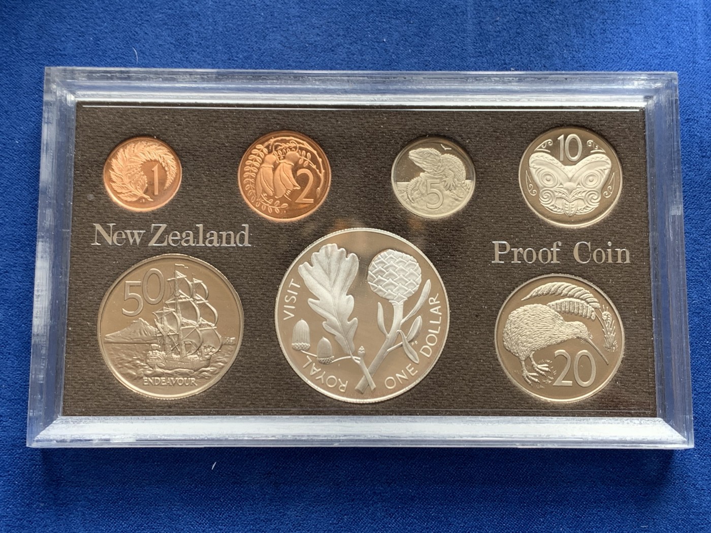 《竞宝斋》第245场-周日，周一 ，周二3场连拍 (全场包邮) 新西兰1981年流通硬币proof set硬塑套装 含一枚大银币 稀见