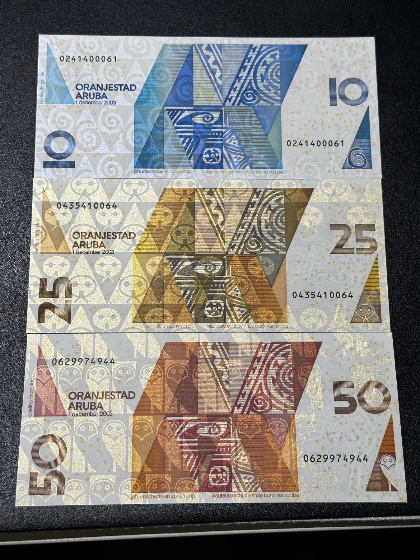 《外钞收藏家》第三百四十七期 美洲纸币专场（荷属安的列斯、福克兰群岛、阿鲁巴、墨西哥等） 阿鲁巴2003年10/25/50弗洛林，小套3枚（P16-18）全新UNC