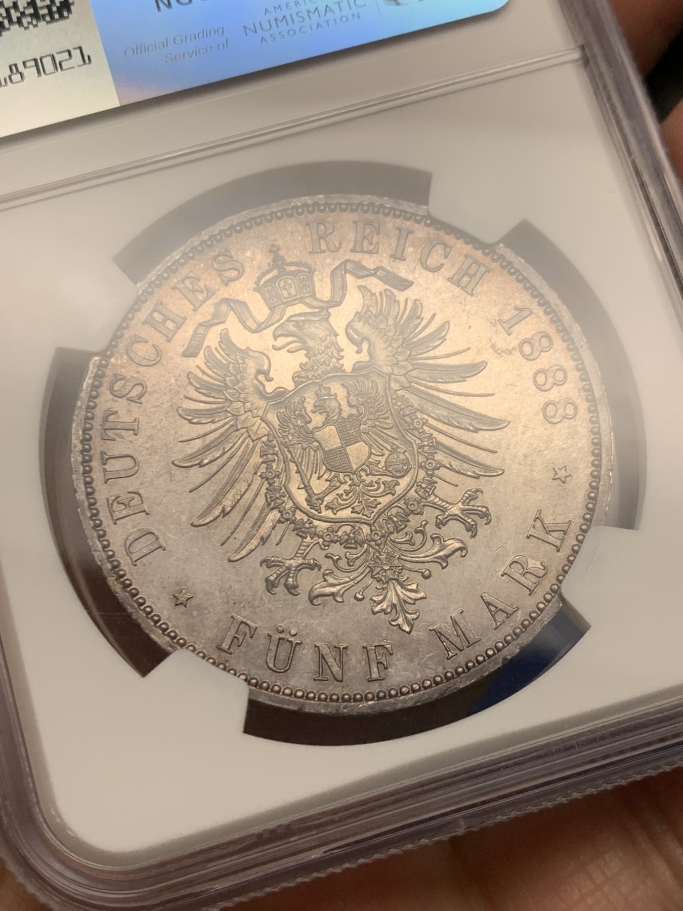 《竞宝斋》第245场-周日，周一 ，周二3场连拍 (全场包邮) 亚军分 NGC-MS64 德国普鲁士1888三皇之年威廉二世短翅5马克大银币，德系马克名誉品，紫罗兰包浆 底板丝滑 高细节 难得品质