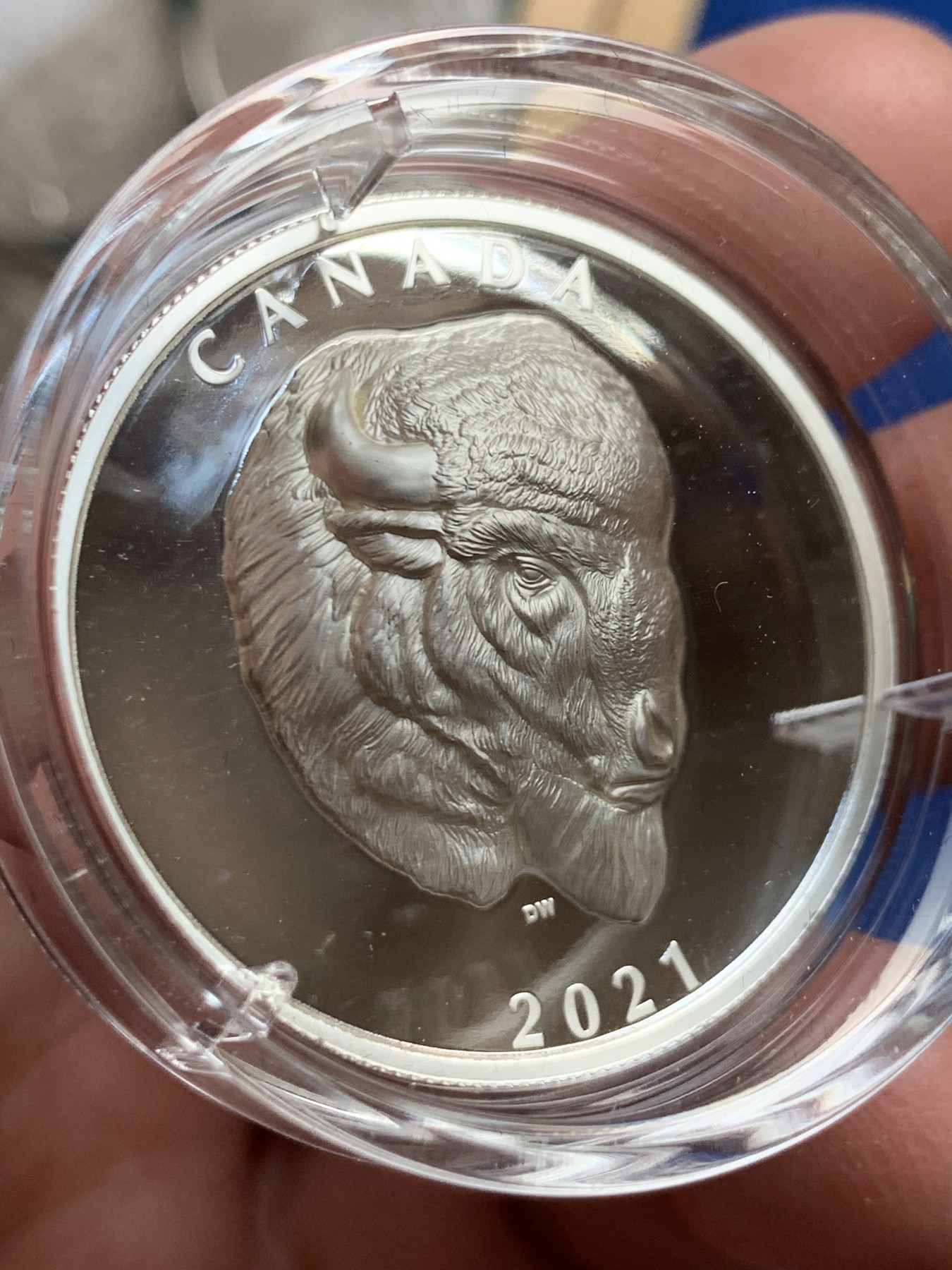 《竞宝斋》第245场-周日，周一 ，周二3场连拍 (全场包邮) 加拿大2021年发行野生动物系列-北美野牛精制银币-25加元（超高浮雕作品，限量5000枚） 礼盒装带证书 36mm 1盎司 9999银