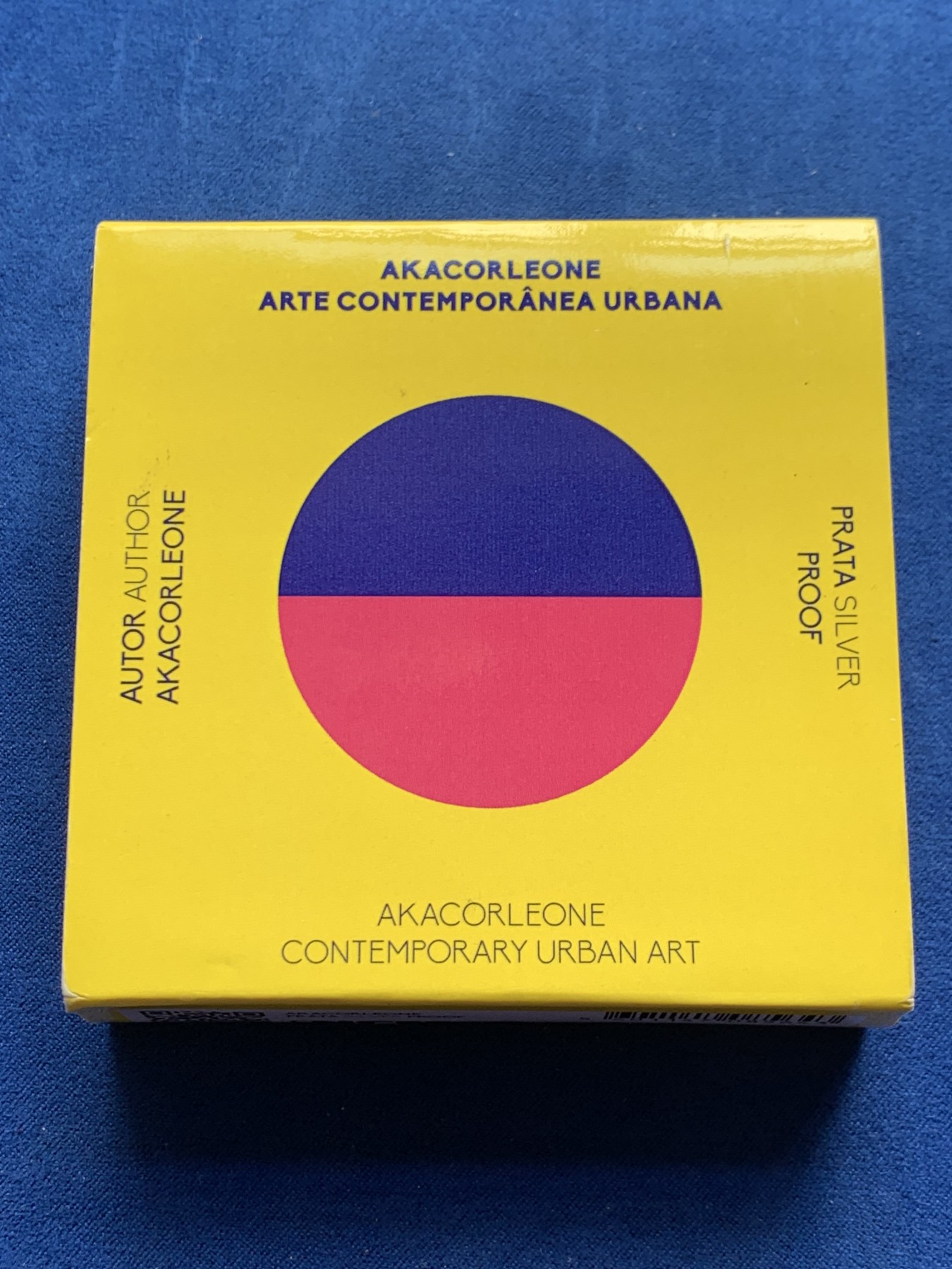 《竞宝斋》第245场-周日，周一 ，周二3场连拍 (全场包邮) 葡萄牙2022年发行-城市当代艺术系列“阿卡柯里昂”彩银纪念币-10欧精制币（限量4000枚，带树脂底盘展架，市价800元） 礼盒装含证书 27.2克 40mm 925银