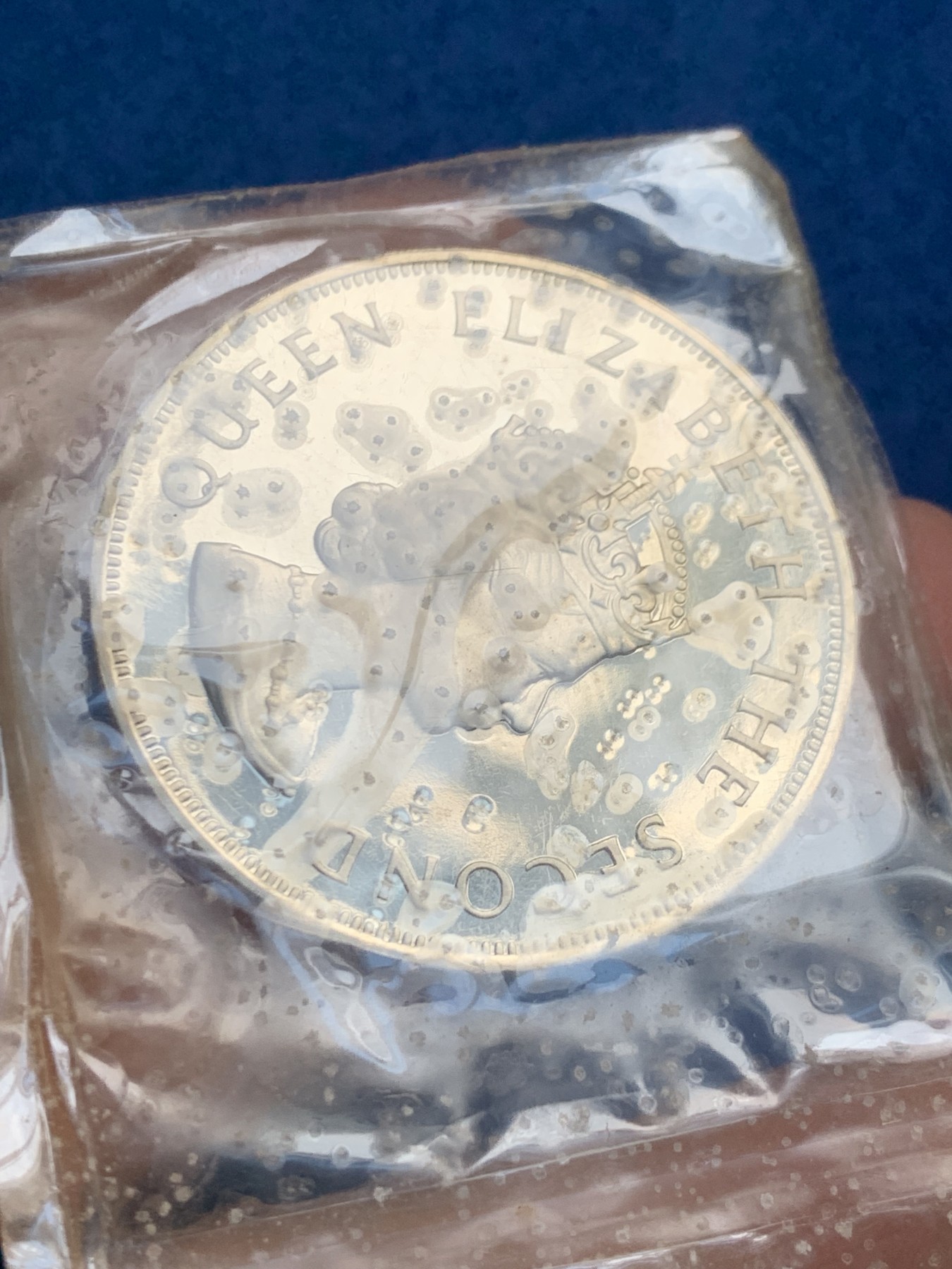 《竞宝斋》第245场-周日，周一 ，周二3场连拍 (全场包邮) 英属泽西 1966年 伊丽莎白二世精制套币 2枚5先令一套 官方原盒 白点是塑料膜上的氧化 币保存的很好