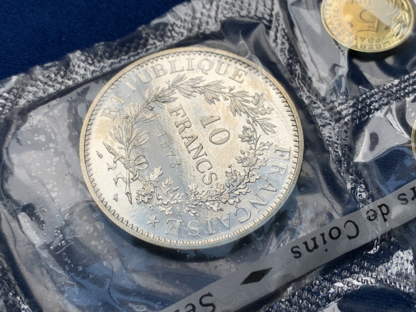 《竞宝斋》第245场-周日，周一 ，周二3场连拍 (全场包邮) 法国1973年大力神套币