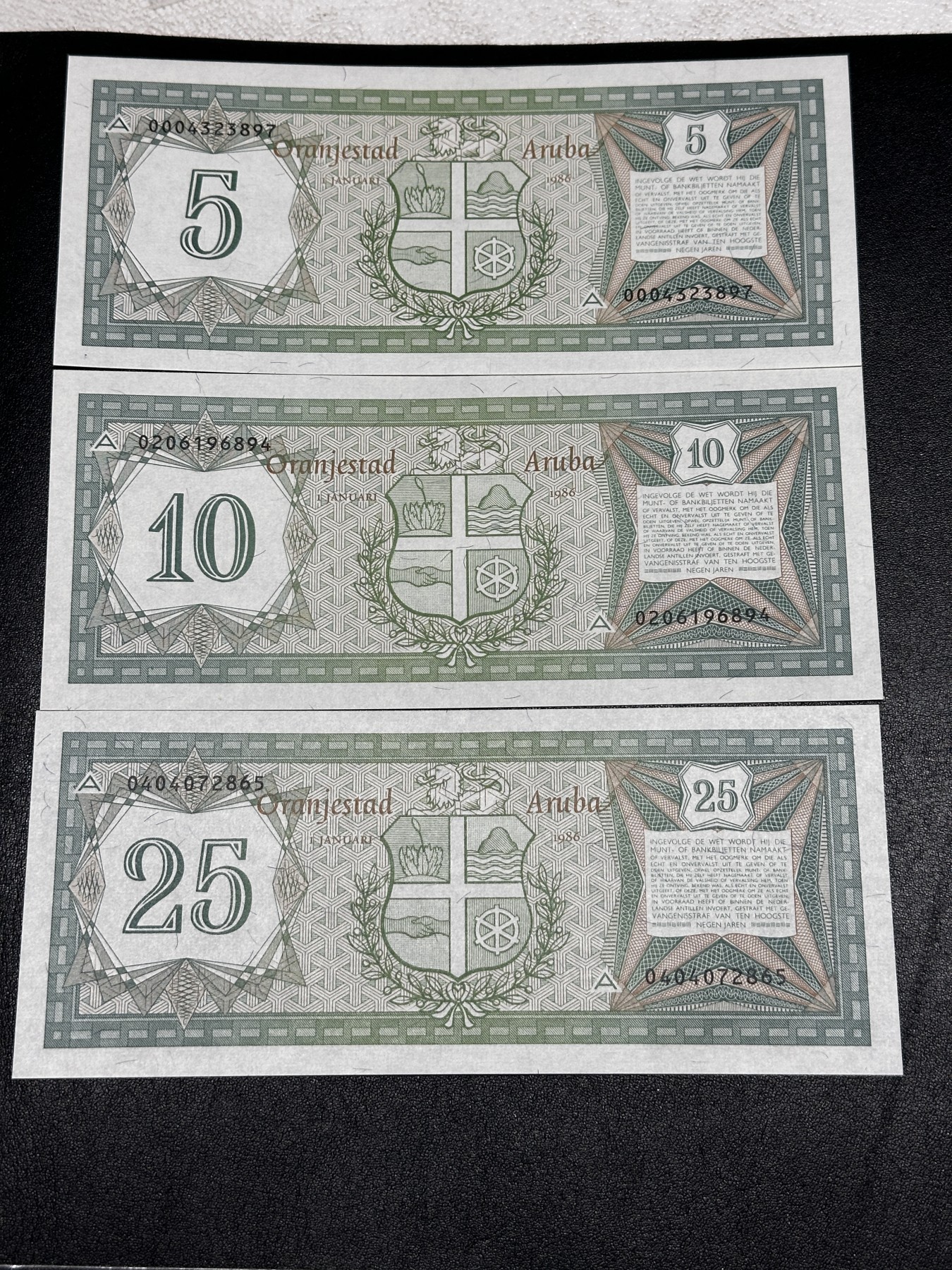 《外钞收藏家》第三百四十七期 美洲纸币专场（荷属安的列斯、福克兰群岛、阿鲁巴、墨西哥等） 阿鲁巴1986年5/10/25弗洛林，小套3枚（P1-3）全新UNC