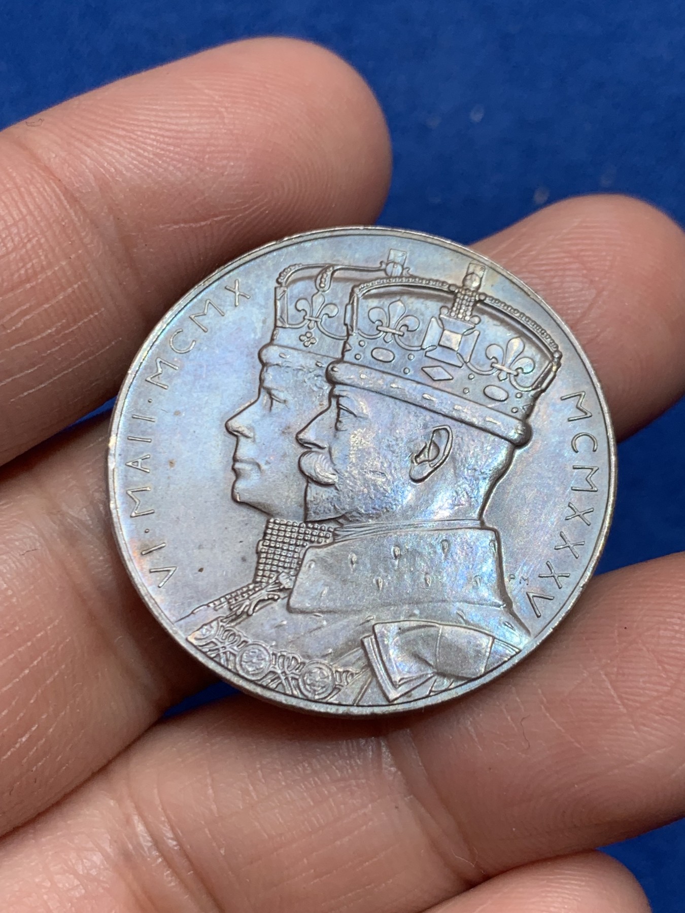 《竞宝斋》第245场-周日，周一 ，周二3场连拍 (全场包邮) 英国 1935年 乔治五世登基纪念银章 15.5g 31.8mm