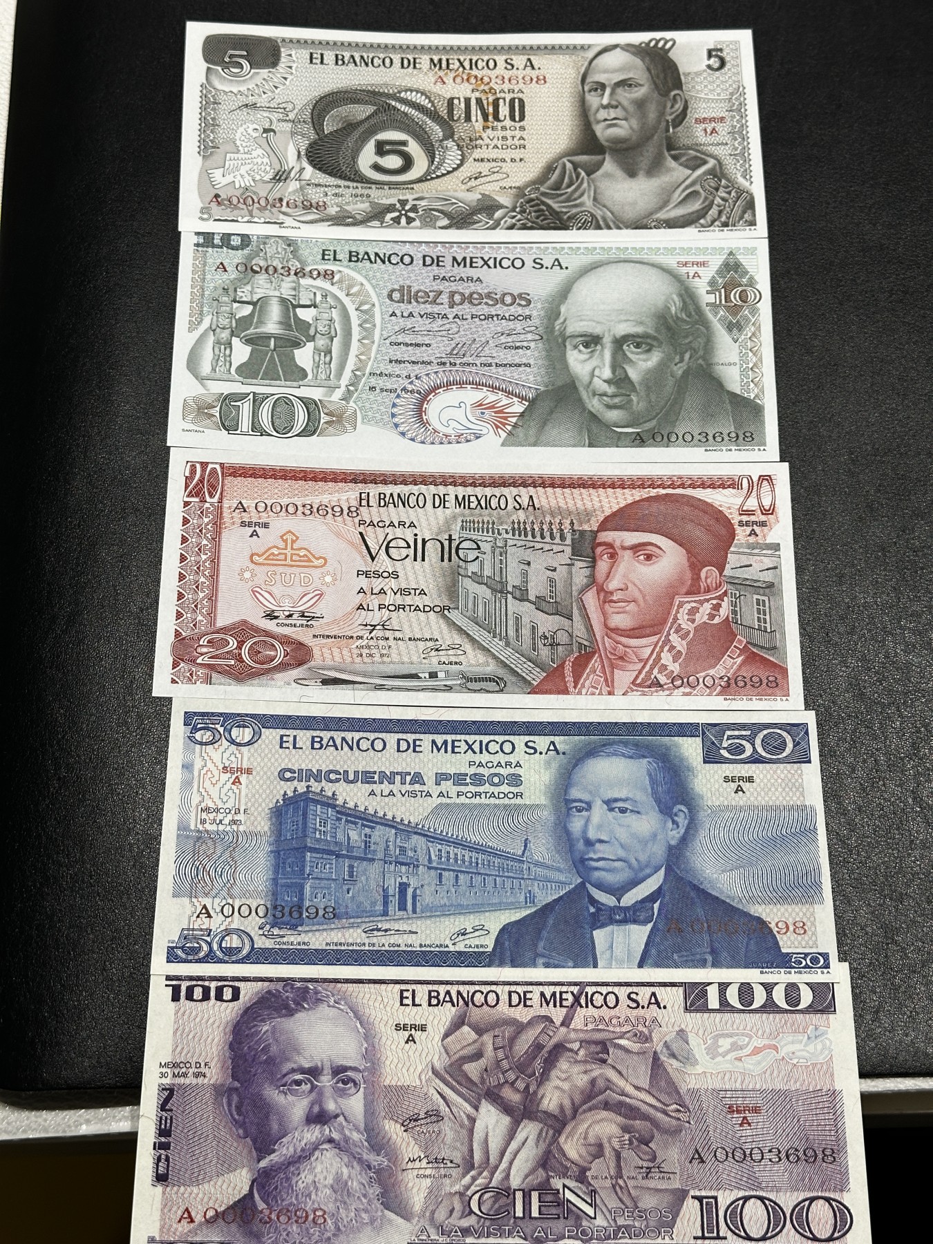 《外钞收藏家》第三百四十七期 美洲纸币专场（荷属安的列斯、福克兰群岛、阿鲁巴、墨西哥等） 墨西哥1969-1974年版5/10/20/50/100比索，套币5枚全，全同号A3698！（P62-66）全新UNC