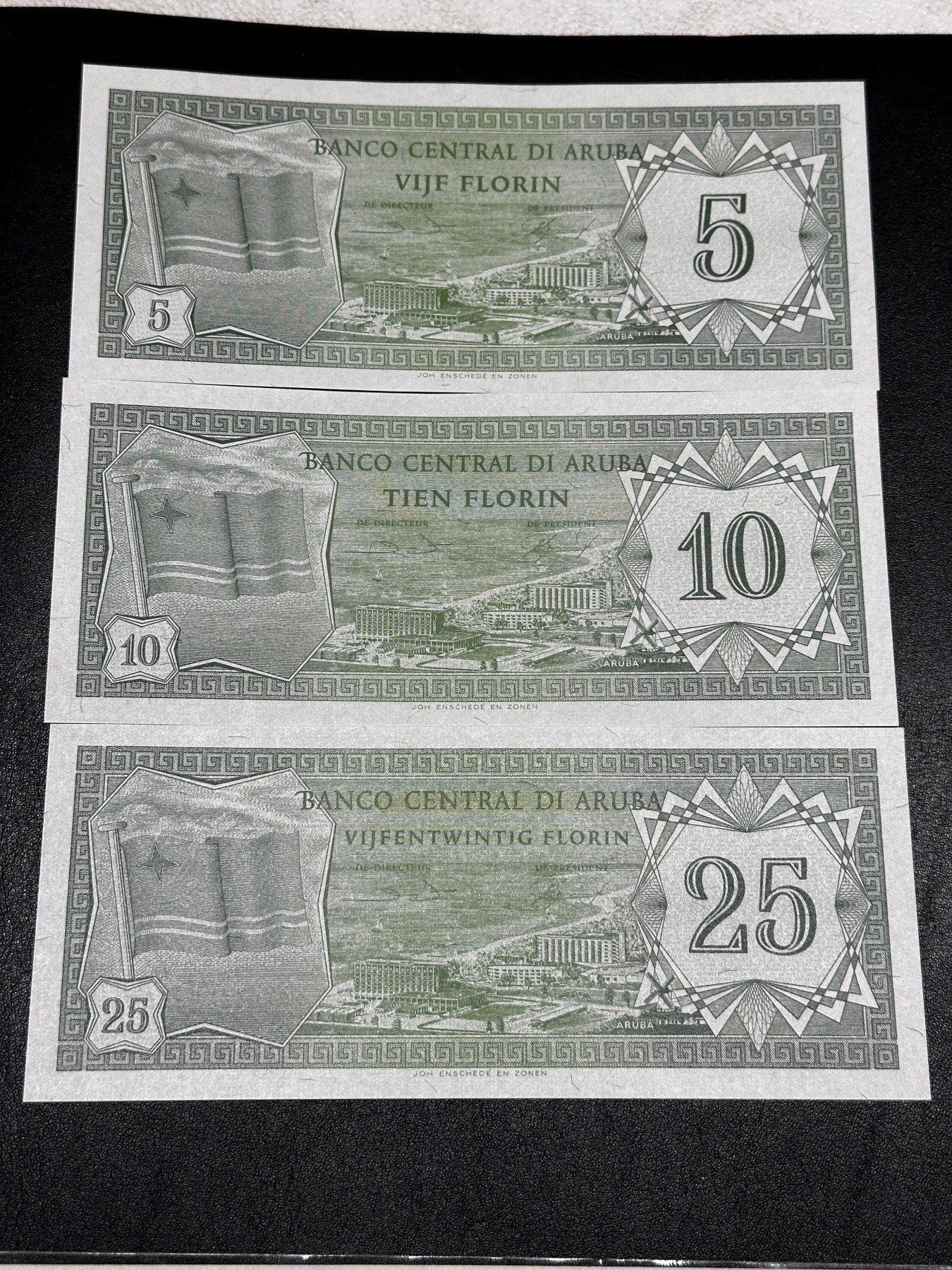 《外钞收藏家》第三百四十七期 美洲纸币专场（荷属安的列斯、福克兰群岛、阿鲁巴、墨西哥等） 阿鲁巴1986年5/10/25弗洛林，小套3枚（P1-3）全新UNC