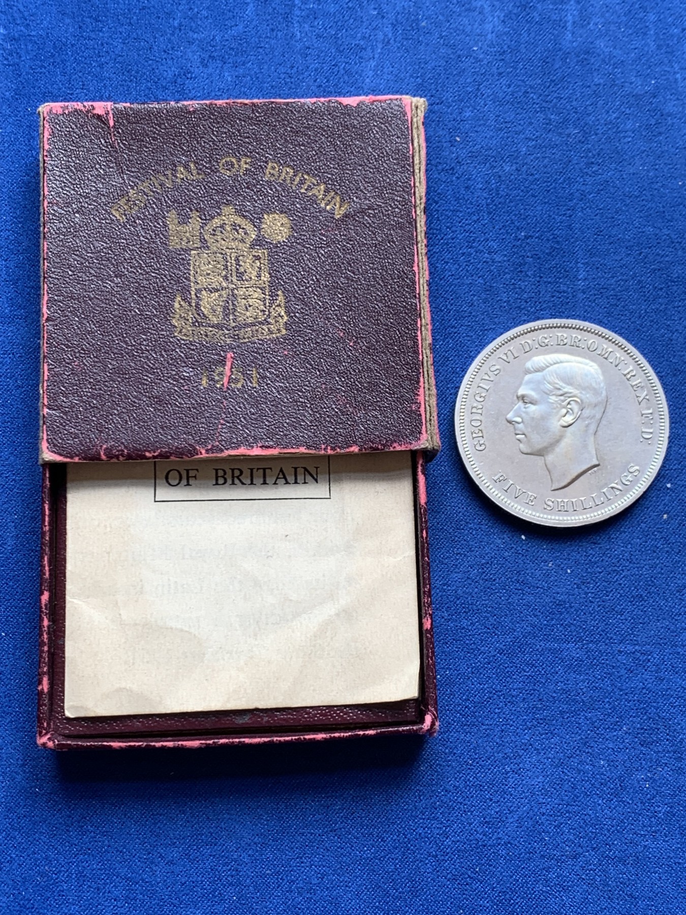 《竞宝斋》第245场-周日，周一 ，周二3场连拍 (全场包邮) 英国 最后的 镍马剑 1951 带红盒证书 细节见图