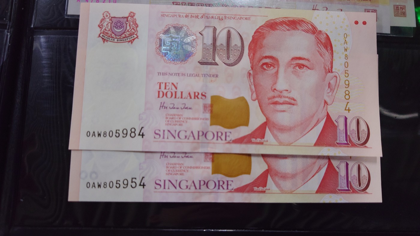 【世界钱币】精选微拍第96期暨2024年第七期 年度惊喜让利回馈 真正超低价起拍 1999年新加坡人像版10元 纸币首签胡赐道 全新绝品无斑尾号984+954两张为一件