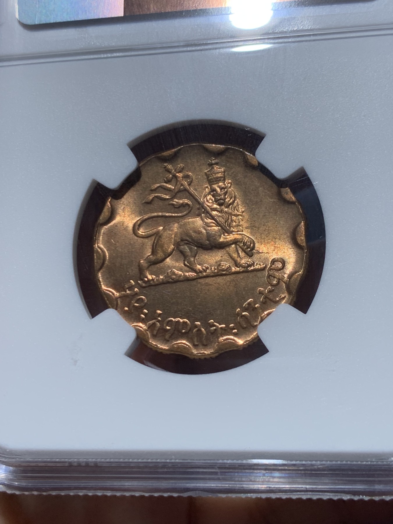 《竞宝斋》第245场-周日，周一 ，周二3场连拍 (全场包邮) NGC MS64RB 埃塞俄比亚1936年25分 经典独特的花瓣型搭配狮子扛旗 威武霸气 这个品种原铜色好品相不多的